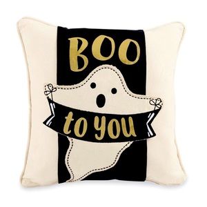 NWT- “Boo to You” Halloween pillow wrap. 31” x 7” (Pillow not included)